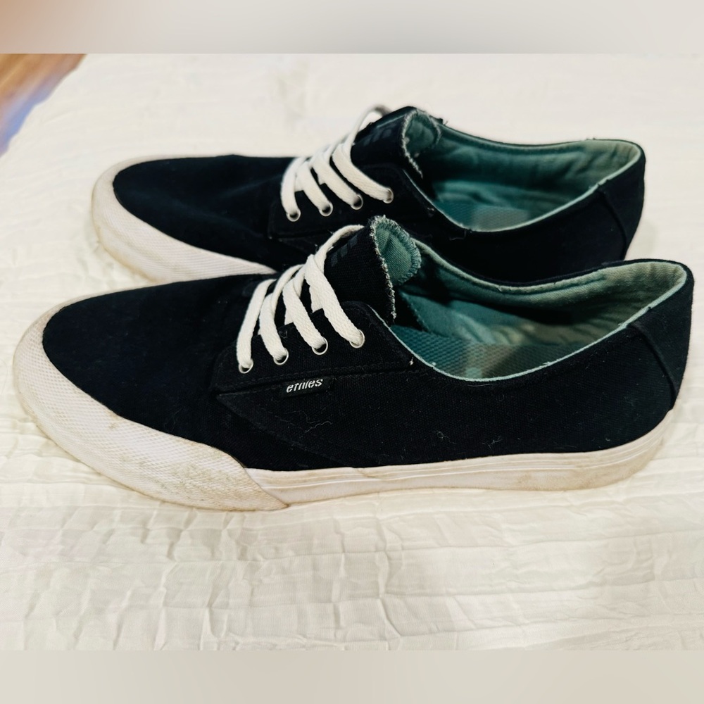 Gently Worn Etnies Jameson Vulc LS Shoes! Size 9. Comfort! Premium Footwear!
